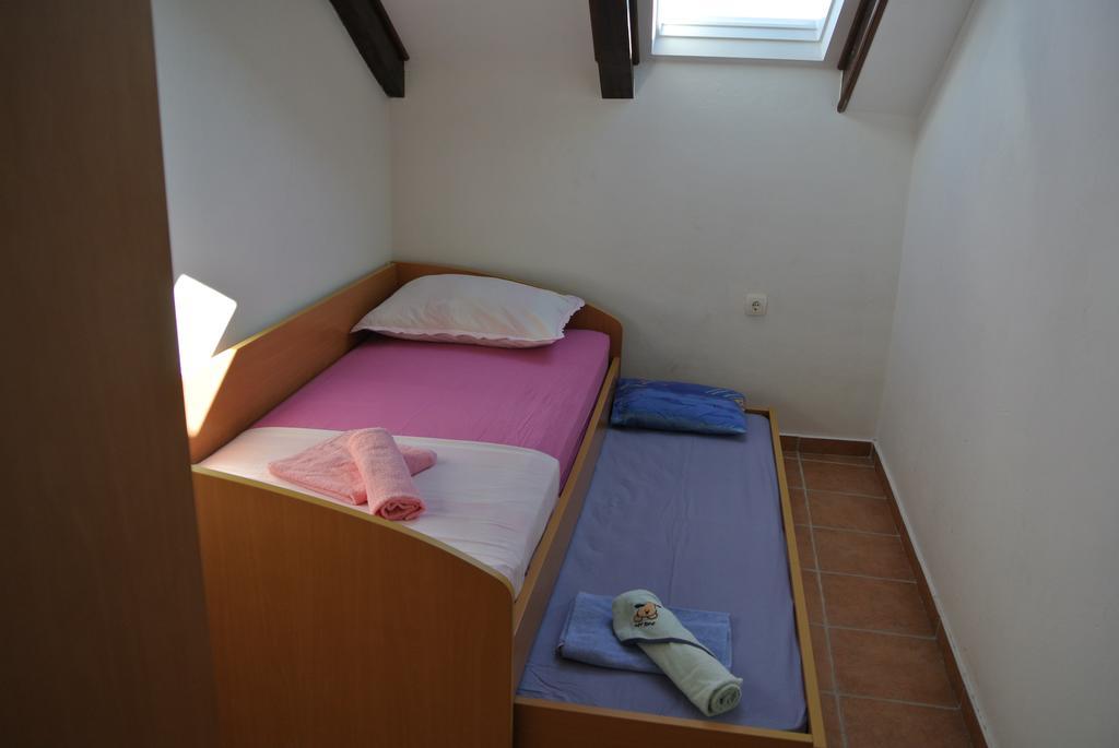 Kaprije Mistral Apartment Esterno foto