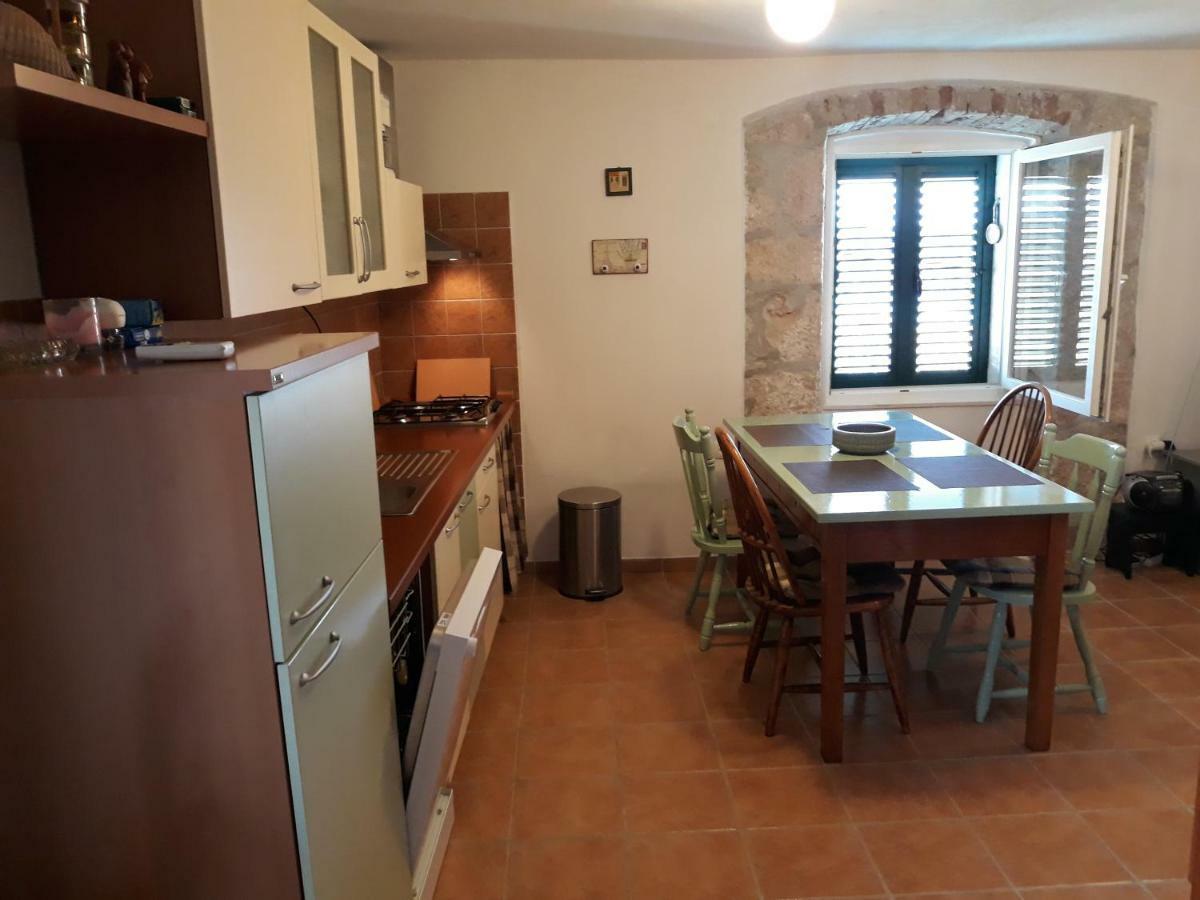 Kaprije Mistral Apartment Esterno foto