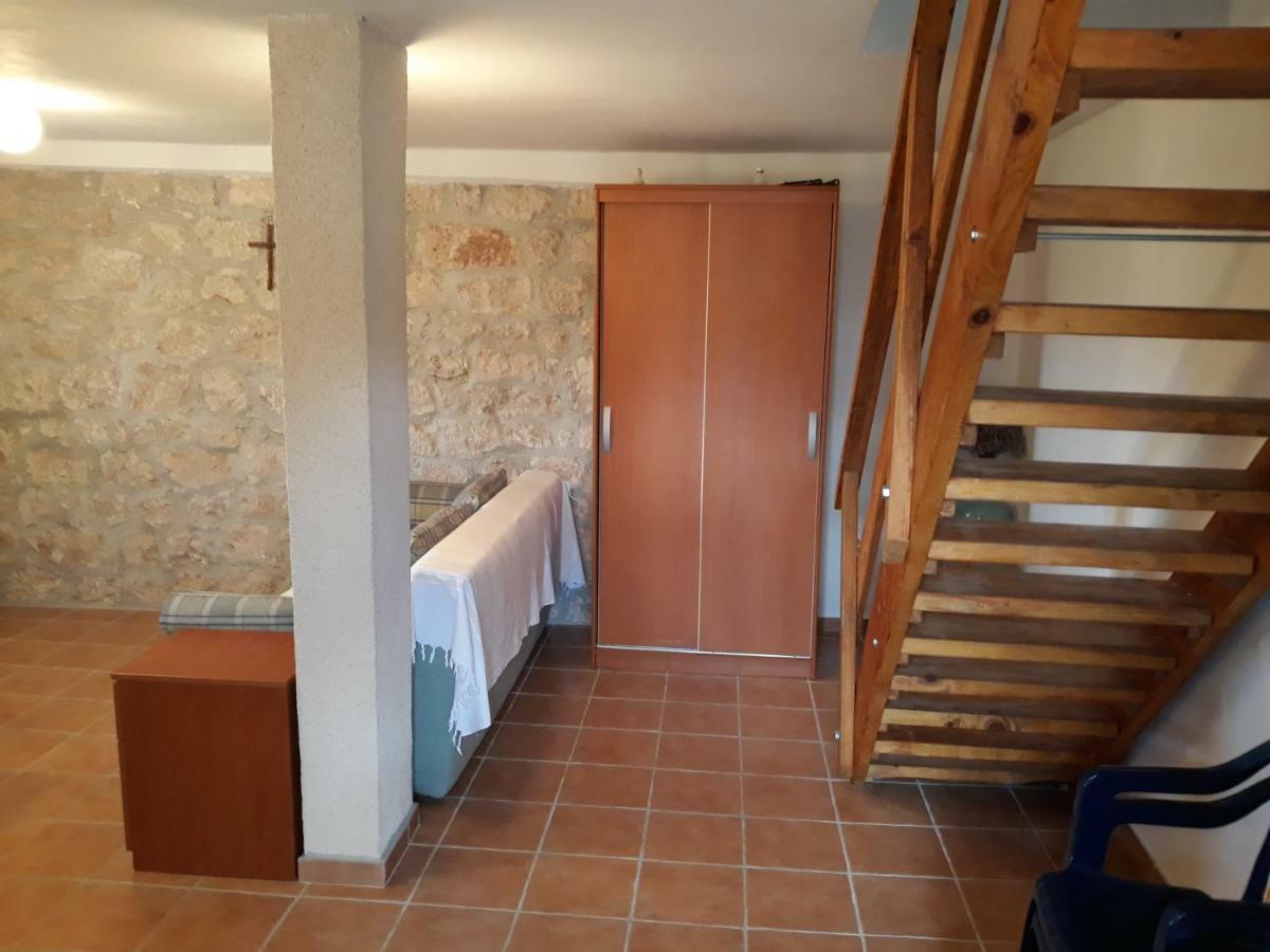 Kaprije Mistral Apartment Esterno foto