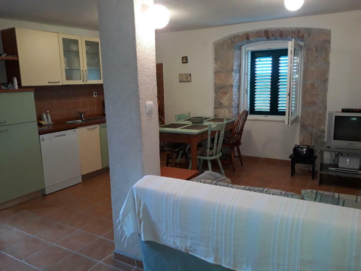 Kaprije Mistral Apartment Esterno foto