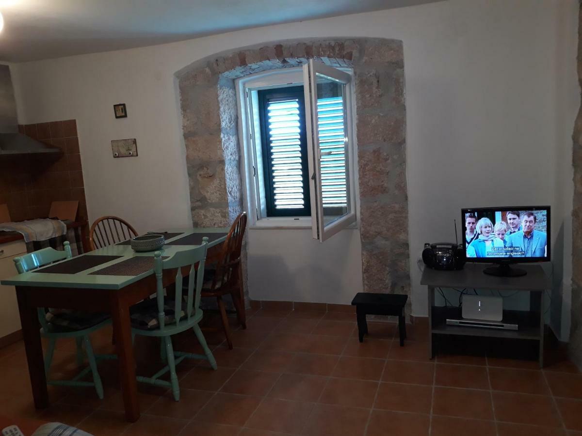Kaprije Mistral Apartment Esterno foto