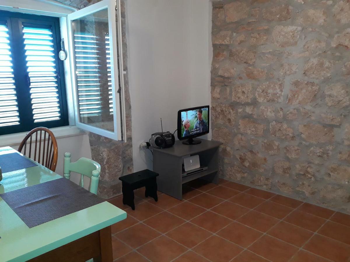 Kaprije Mistral Apartment Esterno foto